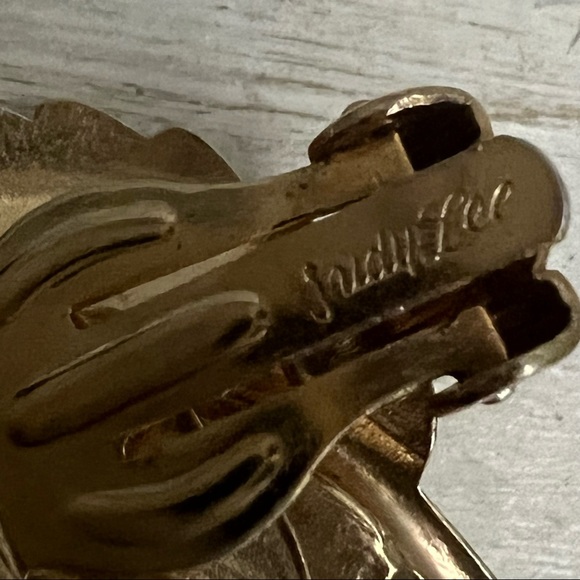 Judy Lee Vintage 1980s Gold Tone Double Leaves Clip On Earrings - Picture 8 of 10